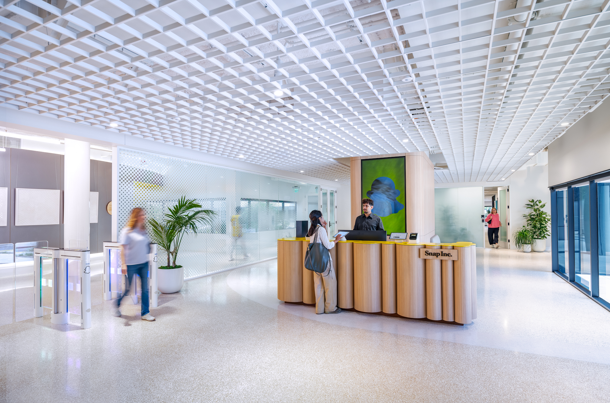 Reception lobby at SNAP Campus featuring a sculptural reception desk, open circulation, and hospitality-inspired workplace design by OFFICEUNTITLED.